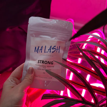 MA LASH STRONG Glue for Eyelash Extensions – Ultra-Fast Drying, Long Retention, Professional Use